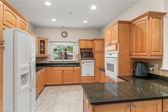 434 Yachtsmans Point Drive, Lexington, NC 27292
