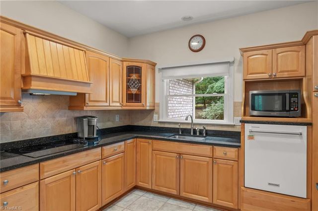 434 Yachtsmans Point Drive, Lexington, NC 27292