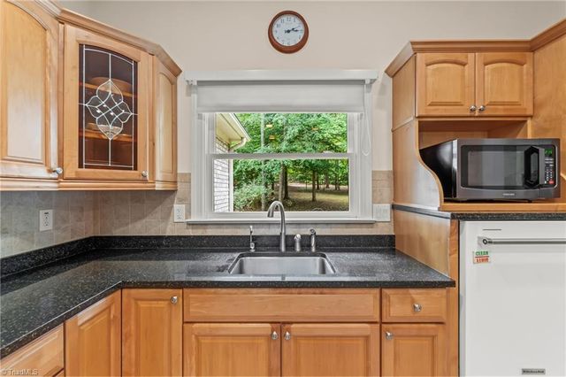 434 Yachtsmans Point Drive, Lexington, NC 27292