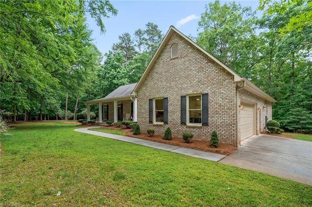 434 Yachtsmans Point Drive, Lexington, NC 27292