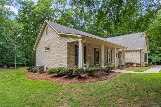 434 Yachtsmans Point Drive, Lexington, NC 27292