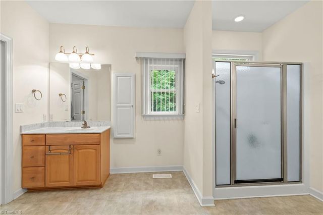 434 Yachtsmans Point Drive, Lexington, NC 27292