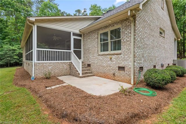 434 Yachtsmans Point Drive, Lexington, NC 27292