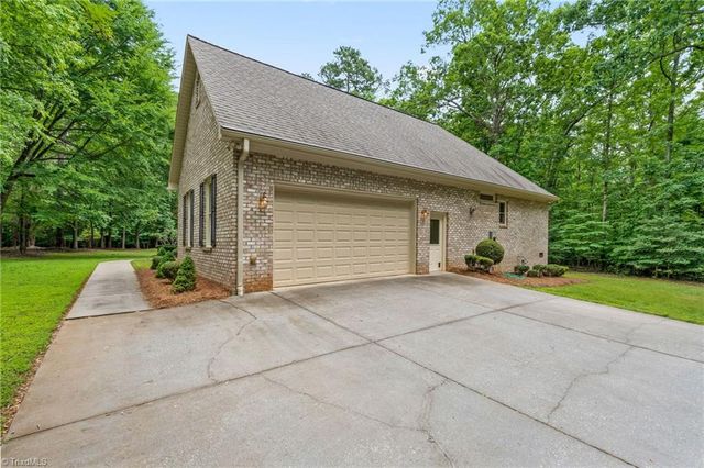 434 Yachtsmans Point Drive, Lexington, NC 27292