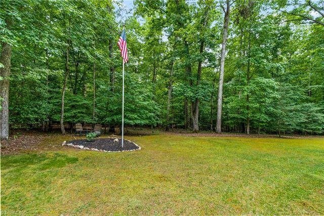 434 Yachtsmans Point Drive, Lexington, NC 27292