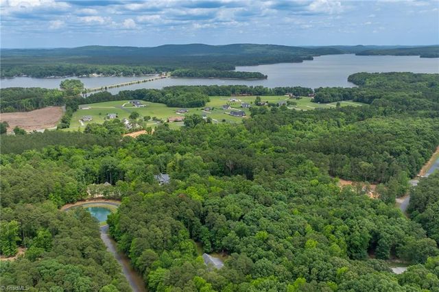 434 Yachtsmans Point Drive, Lexington, NC 27292