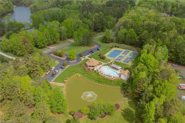 434 Yachtsmans Point Drive, Lexington, NC 27292