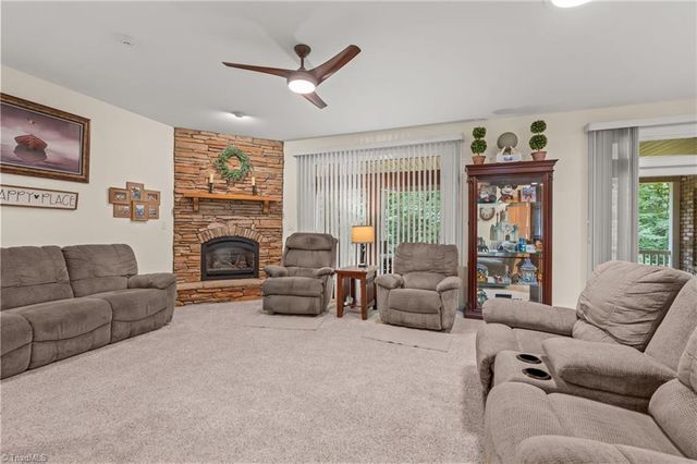 434 Yachtsmans Point Drive, Lexington, NC 27292