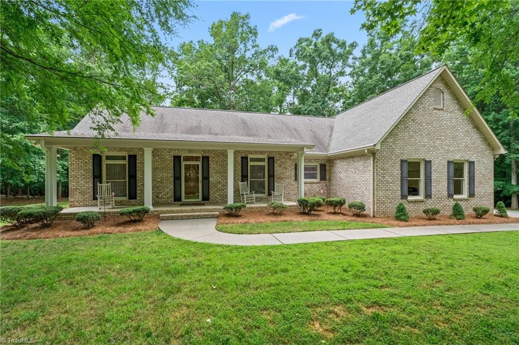 434 Yachtsmans Point Drive, Lexington, NC 27292