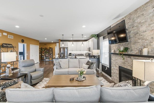 404 Bella Way, Sun Prairie, WI 53590