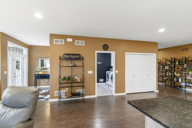 404 Bella Way, Sun Prairie, WI 53590
