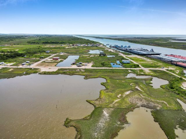 1422 Bahama Lane, Port Bolivar, TX 77650
