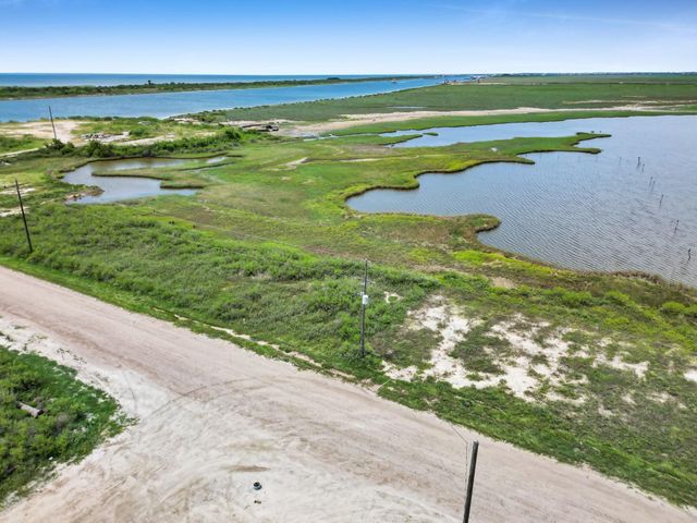 1422 Bahama Lane, Port Bolivar, TX 77650