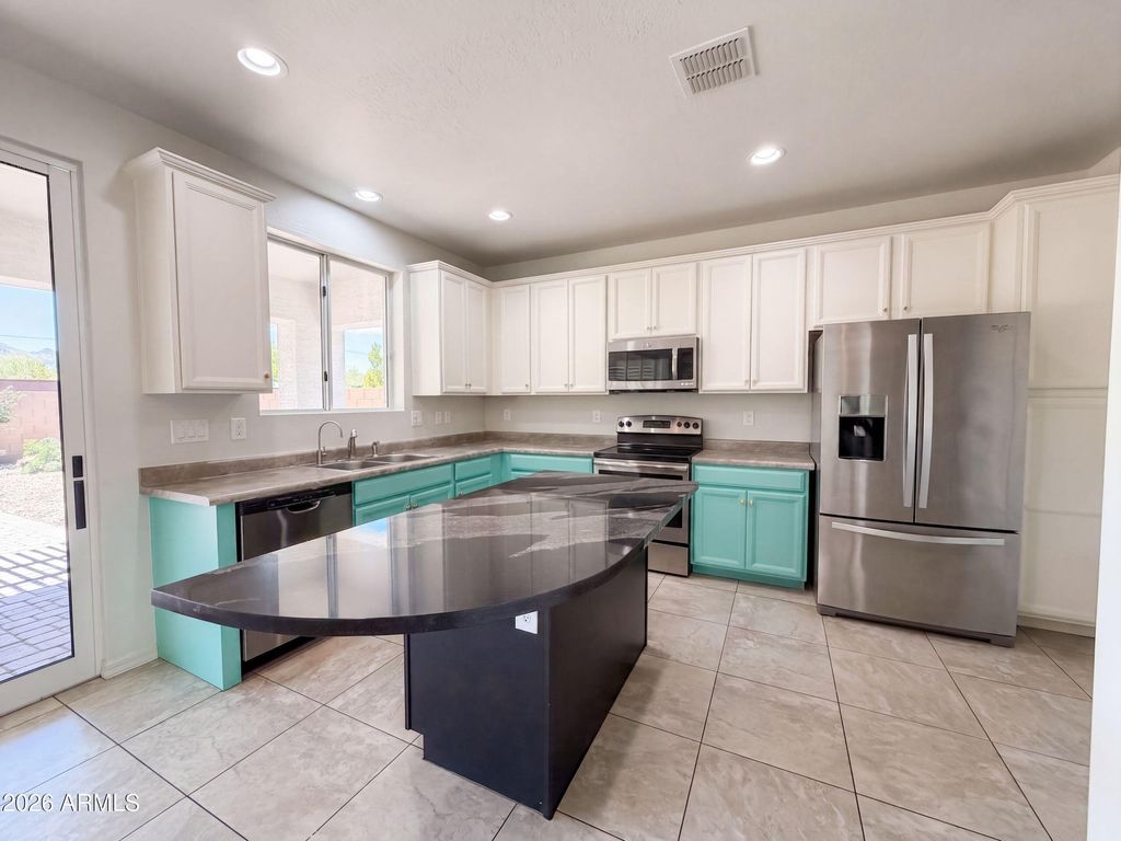 841 E GARY Lane, Phoenix, AZ 85042 — photo 2