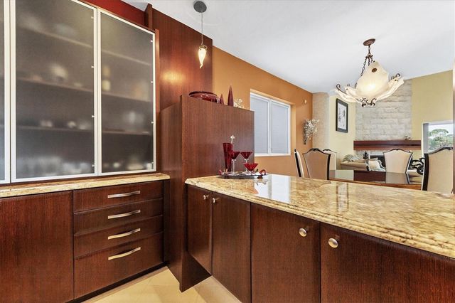 7716 CLUB LANE, Sarasota, FL 34238