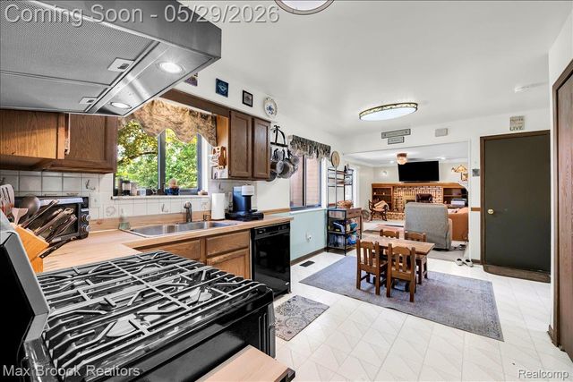 4445 E Hill Road, Grand Blanc, MI 48439