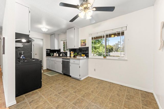 861 Live Oak Way, Auburn, CA 95603