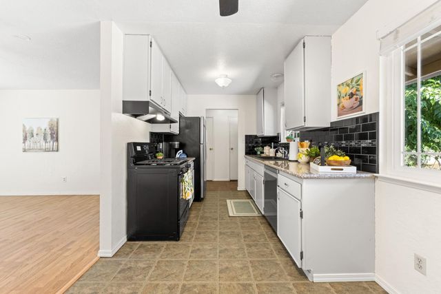 861 Live Oak Way, Auburn, CA 95603