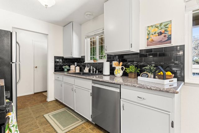 861 Live Oak Way, Auburn, CA 95603