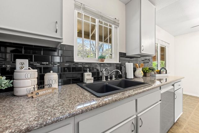861 Live Oak Way, Auburn, CA 95603