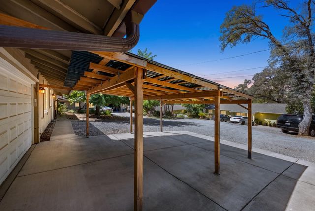861 Live Oak Way, Auburn, CA 95603