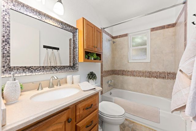 861 Live Oak Way, Auburn, CA 95603