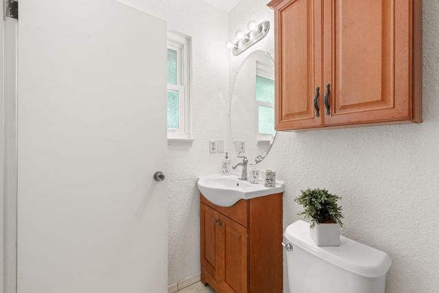 861 Live Oak Way, Auburn, CA 95603