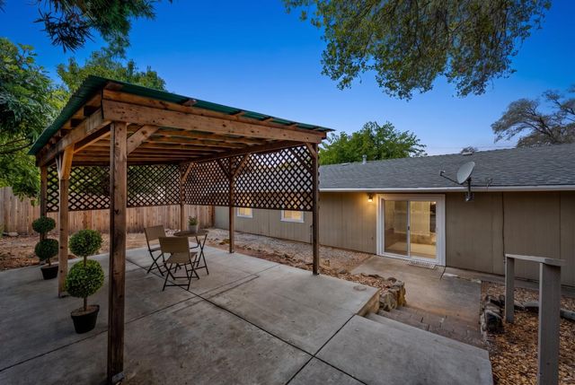861 Live Oak Way, Auburn, CA 95603