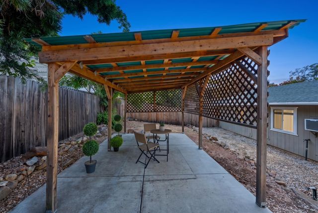 861 Live Oak Way, Auburn, CA 95603