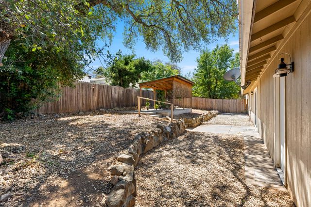 861 Live Oak Way, Auburn, CA 95603