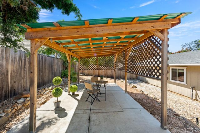 861 Live Oak Way, Auburn, CA 95603