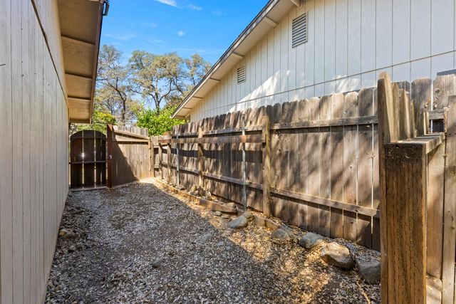 861 Live Oak Way, Auburn, CA 95603