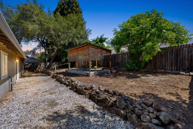 861 Live Oak Way, Auburn, CA 95603