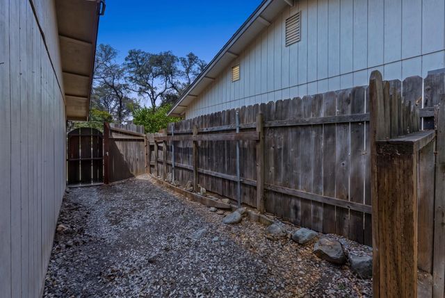 861 Live Oak Way, Auburn, CA 95603