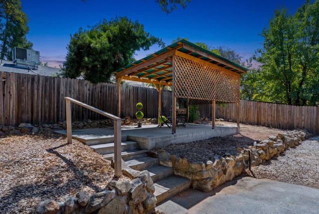 861 Live Oak Way, Auburn, CA 95603