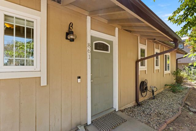 861 Live Oak Way, Auburn, CA 95603