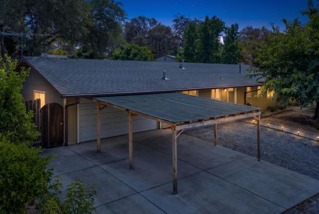 861 Live Oak Way, Auburn, CA 95603