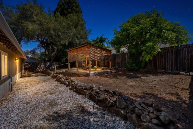 861 Live Oak Way, Auburn, CA 95603