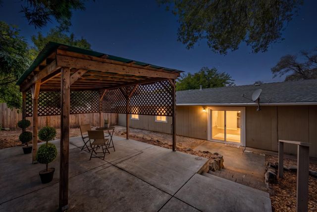861 Live Oak Way, Auburn, CA 95603
