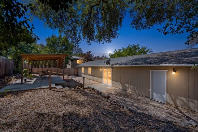 861 Live Oak Way, Auburn, CA 95603