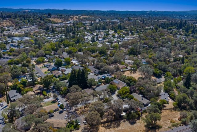861 Live Oak Way, Auburn, CA 95603