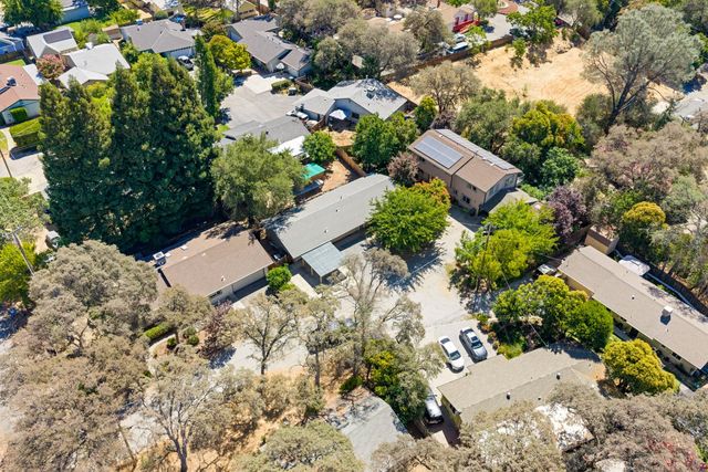861 Live Oak Way, Auburn, CA 95603