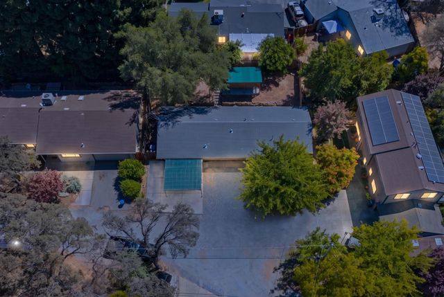 861 Live Oak Way, Auburn, CA 95603