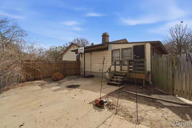 1913 Park Avenue, St Charles, MO 63301