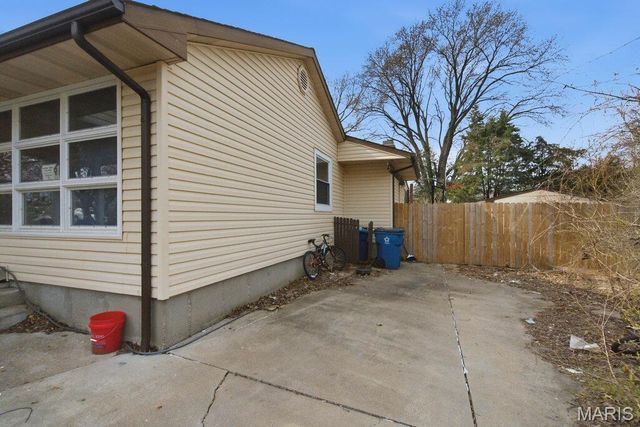 1913 Park Avenue, St Charles, MO 63301