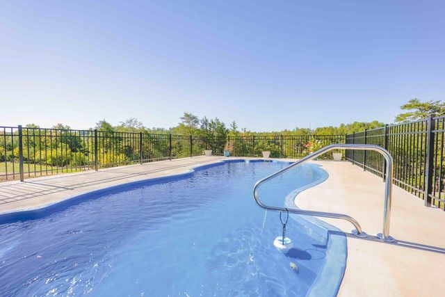 269 W Canterbury, Bronston, KY 42518