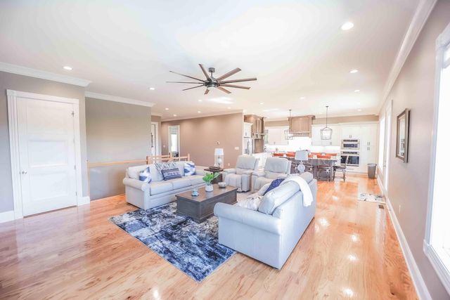 269 W Canterbury, Bronston, KY 42518