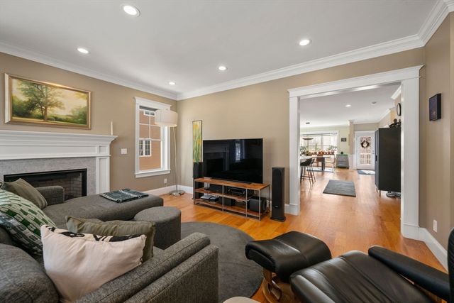 40 Grove St 1, Waltham, MA 02453