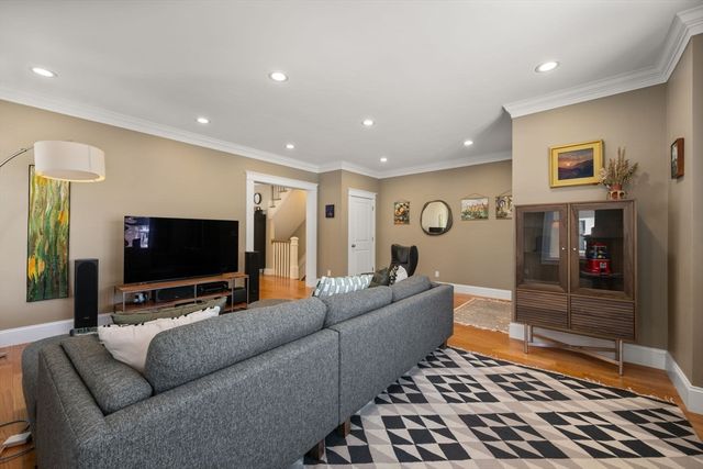 40 Grove St 1, Waltham, MA 02453