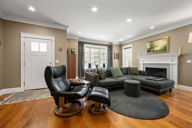 40 Grove St 1, Waltham, MA 02453